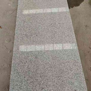 乐山芝麻白光面毛板