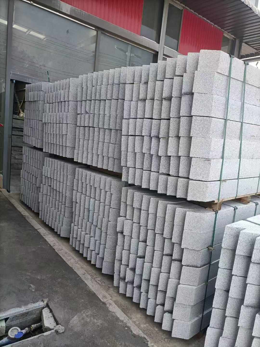 乐山芝麻白树围石 树池